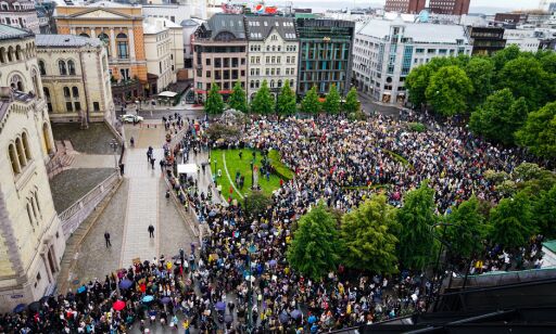 image: Tusenvis demonstrerer i Oslo