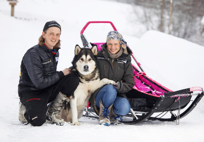 EN LIVSSTIL: Marthe og Jan-Kåre koste seg på tur med hundene. Her med Kyaque. Foto: Morten Eik/Se og Hør EN LIVSSTIL: Marthe og Jan-Kåre koste seg på tur med hundene. Her med Kyaque. Foto: Morten Eik/Se og Hør