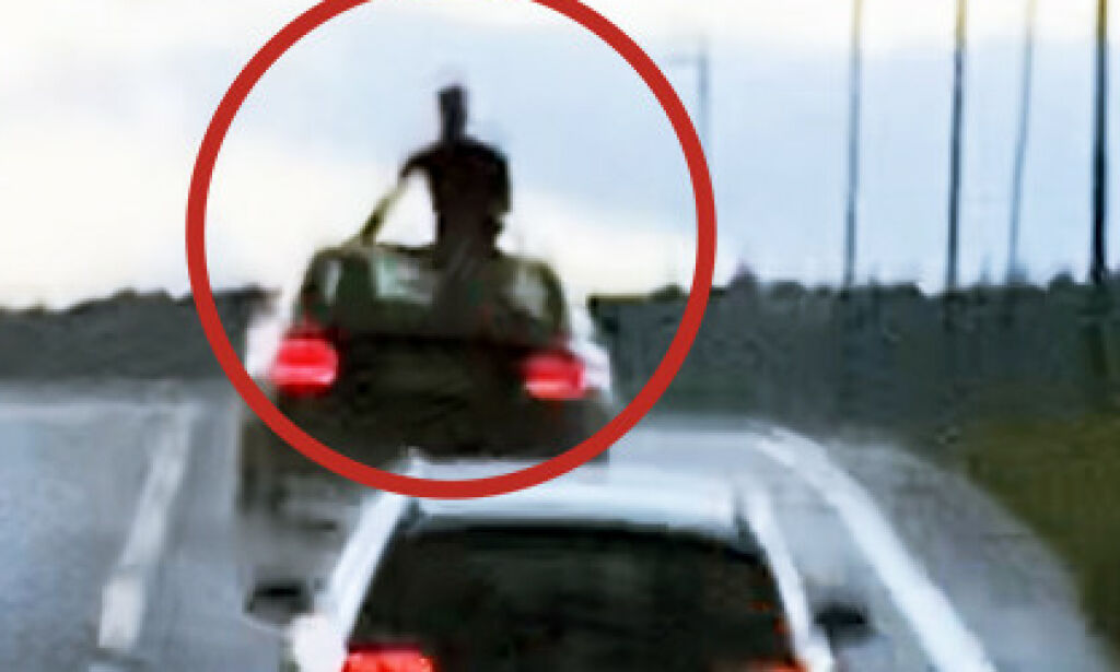 image: Står opp fra soltaket - i fart