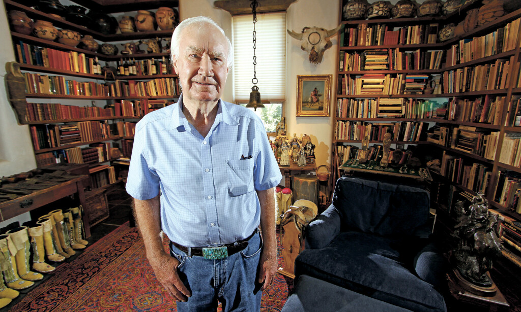 PLASSERTE UT SKATT: Forrest Fenn avbildet hjemme i Santa Fe i New Mexico i juli 2014. Foto: Luis Sanchez Saturno/Santa Fe New Mexican via AP PLASSERTE UT SKATT: Forrest Fenn avbildet hjemme i Santa Fe i New Mexico i juli 2014. Foto: Luis Sanchez Saturno/Santa Fe New Mexican via AP