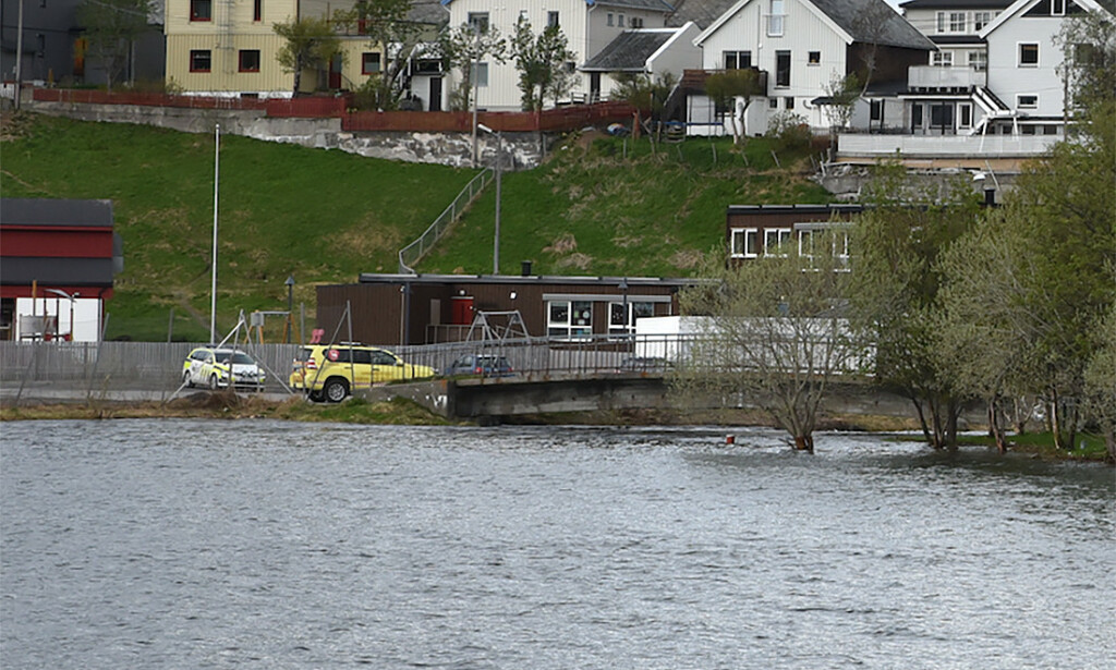 VANN: Vannstanden i Storvannet i Hammerfest er høyere enn normalt. Det er ventet at vannet skal ytterligere i de nærmeste dagene.
Foto: Bjørn Egil Jakobsen / Hammerfestingen / NTB scanpix. VANN: Vannstanden i Storvannet i Hammerfest er høyere enn normalt. Det er ventet at vannet skal ytterligere i de nærmeste dagene.
Foto: Bjørn Egil Jakobsen / Hammerfestingen / NTB scanpix.