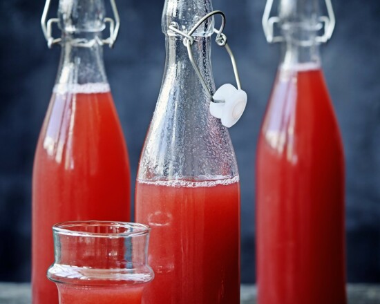 Rabarbrasaft med vanilje og sitron (1,2 liter) Rabarbrasaft med vanilje og sitron (1,2 liter)