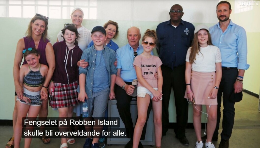 KUNNSKAP: Kongeparet ønsket at barn og barnebarn med egne øyne skulle lære mer om apartheid-historien til Sør-Afrika, og tok dem med på tur i 2017. FOTO: NRK KUNNSKAP: Kongeparet ønsket at barn og barnebarn med egne øyne skulle lære mer om apartheid-historien til Sør-Afrika, og tok dem med på tur i 2017. FOTO: NRK