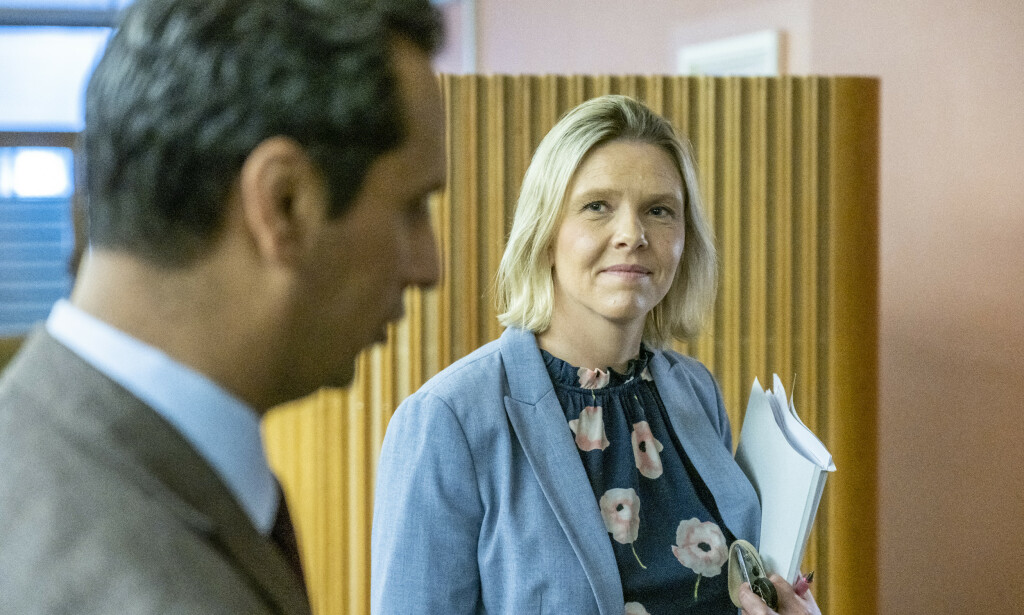 FORHANDLINGER: Finanskomiteens leder Mudassar Kapur (H) og inanspolitiske talsperson i Frp Sylvi Listhaug før møtet i Statsrådssalen på Stortinget tirsdag.
Foto: Ole Berg-Rusten / NTB scanpix FORHANDLINGER: Finanskomiteens leder Mudassar Kapur (H) og inanspolitiske talsperson i Frp Sylvi Listhaug før møtet i Statsrådssalen på Stortinget tirsdag.
Foto: Ole Berg-Rusten / NTB scanpix