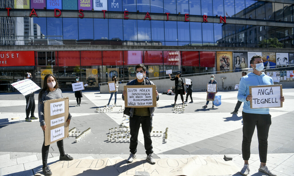 Save Sweden cov19 viser sin misnøye med hvordan Sverige håndtert koronakrisen, her en demonstrasjon på Sergels torg i Stockholm lørdag 30. mai. Foto: Henrik Montgomery / TT / NTB scanpix Save Sweden cov19 viser sin misnøye med hvordan Sverige håndtert koronakrisen, her en demonstrasjon på Sergels torg i Stockholm lørdag 30. mai. Foto: Henrik Montgomery / TT / NTB scanpix