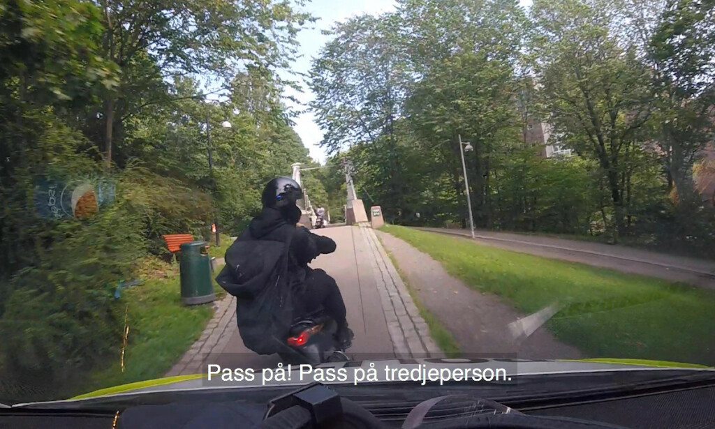 PÅGREPET: Snaut 15 minutter etter at ranerne avfyrte et skremmeskudd i taket hos gullsmeden, kunne politiet sette håndjern på gjerningspersonene. Foto: Øistein Norum Monsen/Dagbladet. PÅGREPET: Snaut 15 minutter etter at ranerne avfyrte et skremmeskudd i taket hos gullsmeden, kunne politiet sette håndjern på gjerningspersonene. Foto: Øistein Norum Monsen/Dagbladet.