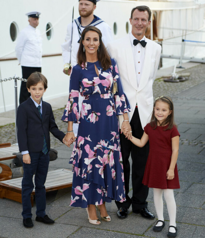 SAMLET: Her er prins Joachim avbildet sammen med kona prinsesse Maria og deres to barn Henrik og Athena. Foto: NTB Scanpix SAMLET: Her er prins Joachim avbildet sammen med kona prinsesse Maria og deres to barn Henrik og Athena. Foto: NTB Scanpix