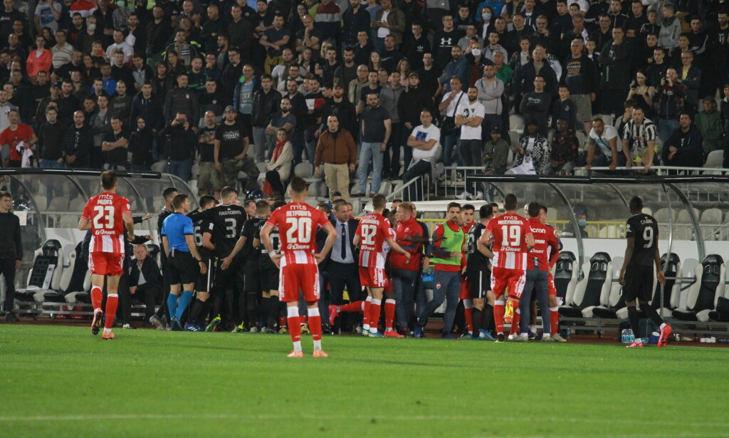FOLKSOMT: Partizan Beograd vant 1-0 over Røde Stjerne. Med «stinn brakke» på tribunen. Foto: NTB scanpix FOLKSOMT: Partizan Beograd vant 1-0 over Røde Stjerne. Med «stinn brakke» på tribunen. Foto: NTB scanpix
