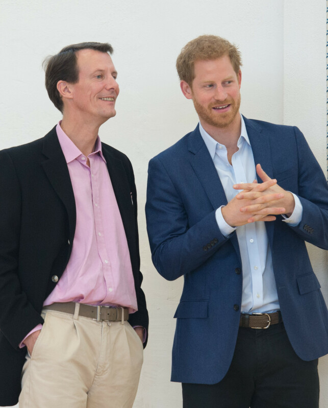 DANMARK BEST BETALTE SOLDAT: Ifølge Ekstra Bladet blir prins Joachim Danmark best betalte soldat med 3,8 millioner danske kroner i årslønn som følge av apanasjen han mottar. Her avbildet med prins Harry i 2017. Foto: NTB Scanpix DANMARK BEST BETALTE SOLDAT: Ifølge Ekstra Bladet blir prins Joachim Danmark best betalte soldat med 3,8 millioner danske kroner i årslønn som følge av apanasjen han mottar. Her avbildet med prins Harry i 2017. Foto: NTB Scanpix