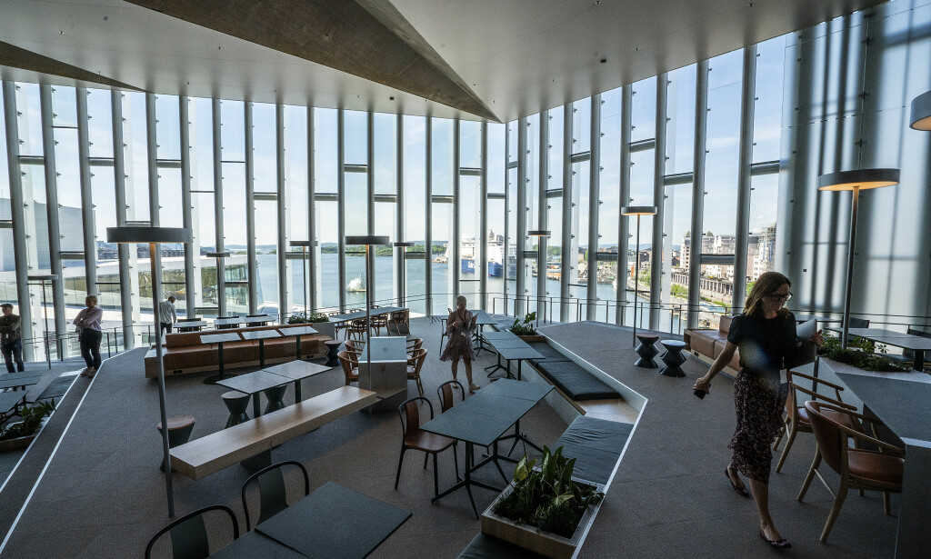 UTSIKT: 20 meter over bakken er utsikten mot Havnelageret og Operaen god. Foto: Hans Arne Vedlog / Dagbladet UTSIKT: 20 meter over bakken er utsikten mot Havnelageret og Operaen god. Foto: Hans Arne Vedlog / Dagbladet
