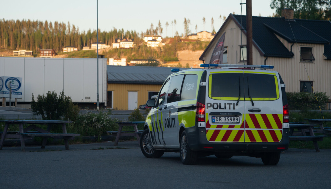 OVERVÅKER: Politiet stasjonert utenfor Satudarahs klubbhus på Bjørkelangen. Foto: Øistein Norum Monsen/Dagbladet. OVERVÅKER: Politiet stasjonert utenfor Satudarahs klubbhus på Bjørkelangen. Foto: Øistein Norum Monsen/Dagbladet.