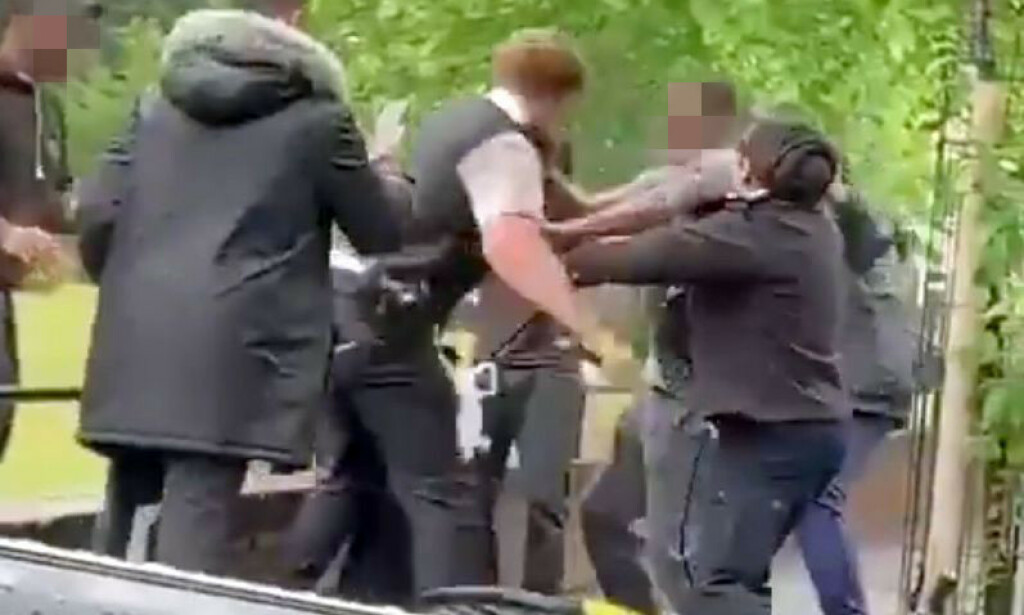 BLE BASKETAK: Hendelsen begynte med at to tjenestemenn på patrulje ble oppsøkt av personer som sa de hadde blitt angrepet, skriver CNN. Foto: Shutterstock / Hackney Police / NTB scanpix BLE BASKETAK: Hendelsen begynte med at to tjenestemenn på patrulje ble oppsøkt av personer som sa de hadde blitt angrepet, skriver CNN. Foto: Shutterstock / Hackney Police / NTB scanpix