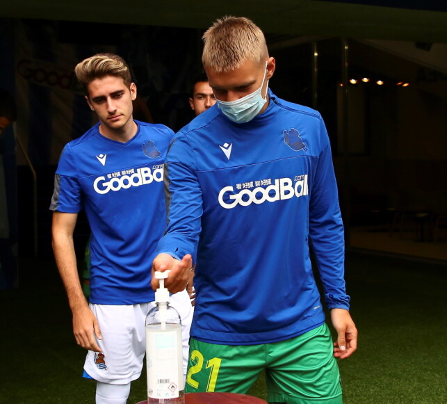 MUNNBIND OG ANTIBAC: Smittevern har stått i fokus for Martin Ødegaard og spillerne i Real Sociedad de siste tre månedene. Foto: NTB scanpix MUNNBIND OG ANTIBAC: Smittevern har stått i fokus for Martin Ødegaard og spillerne i Real Sociedad de siste tre månedene. Foto: NTB scanpix