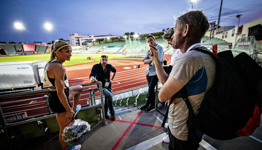 TRENER JOHAUG: Pål Gunnar Mikkelsplass (t.h.). Foto: Bjørn Langsem TRENER JOHAUG: Pål Gunnar Mikkelsplass (t.h.). Foto: Bjørn Langsem