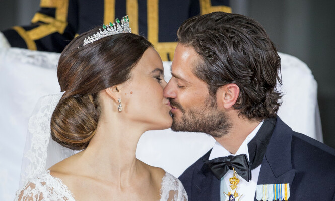 LYKKELIG GIFT: Prinsesse Sofia og prins Carl Philips romantiske bryllup var en rørende affære. Foto: NTB scanpix LYKKELIG GIFT: Prinsesse Sofia og prins Carl Philips romantiske bryllup var en rørende affære. Foto: NTB scanpix