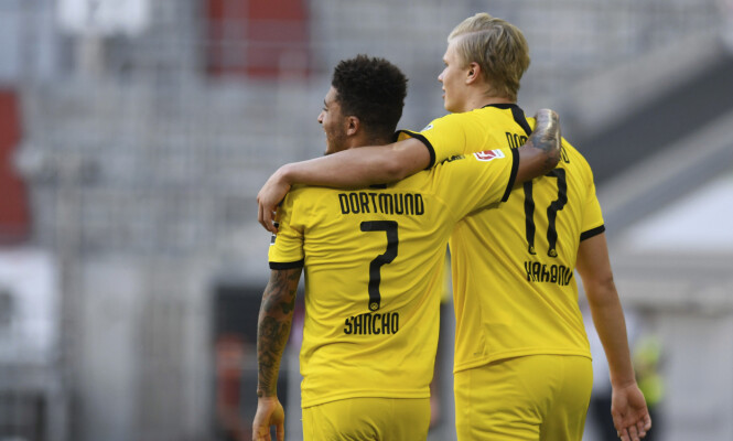 HERLIG ØYEBLIKK: Erling Braut Haaland og Jadon Sancho feirer sammen. Foto: NTB scanpix HERLIG ØYEBLIKK: Erling Braut Haaland og Jadon Sancho feirer sammen. Foto: NTB scanpix