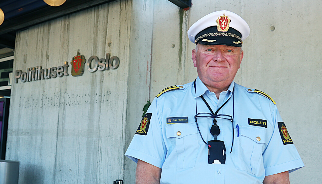 - GOD OPPLÆRING: Johan Fredriksen i Oslo-politiet forteller at betjentene må gjennomføre tester for å kunne kjøre et utrykningskjøretøy. Foto: Marie Røssland / Dagbladet - GOD OPPLÆRING: Johan Fredriksen i Oslo-politiet forteller at betjentene må gjennomføre tester for å kunne kjøre et utrykningskjøretøy. Foto: Marie Røssland / Dagbladet