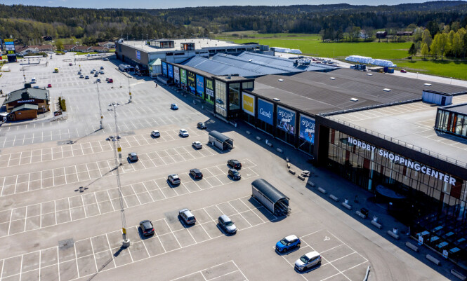 SPØKELSESBY: Vanligvis kryr det av folk på Nordby shoppingsenter. Nå er kjøpesenteret forvandlet til en spøkelsesby. Foto: Adam Ihse/TT / NTB scanpix. SPØKELSESBY: Vanligvis kryr det av folk på Nordby shoppingsenter. Nå er kjøpesenteret forvandlet til en spøkelsesby. Foto: Adam Ihse/TT / NTB scanpix.