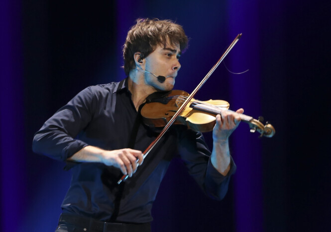 HYLLET: Alexander Rybak fikk massiv støtte etter at han avslørte at han var avhengig av sovemedisiner og antidepressiva. Foto: NTB Scanpix HYLLET: Alexander Rybak fikk massiv støtte etter at han avslørte at han var avhengig av sovemedisiner og antidepressiva. Foto: NTB Scanpix