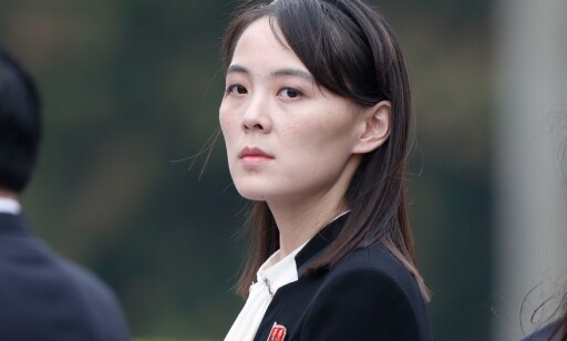 STÅR BAK: Kim Yo-Jong skal være hjernen bak Nord-Koreas siste angrep. Foto: JORGE SILVA / POOL / AFP STÅR BAK: Kim Yo-Jong skal være hjernen bak Nord-Koreas siste angrep. Foto: JORGE SILVA / POOL / AFP