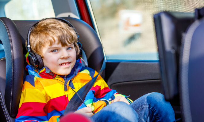 HODETELEFONER FOR BARN: Barn bør ha hodetelefoner med volumbegrensning på 85 dB. Foto: Shutterstock HODETELEFONER FOR BARN: Barn bør ha hodetelefoner med volumbegrensning på 85 dB. Foto: Shutterstock