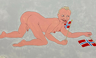 SLIKKER FLAGGET: Innvandringsmotstanderen Vidar Kleppe naken mens han kryper og slikker flagget. Foto: Fra veggmaleriet til kunstnerekteparet Siri Hjorth og Sebastian Kjølaas SLIKKER FLAGGET: Innvandringsmotstanderen Vidar Kleppe naken mens han kryper og slikker flagget. Foto: Fra veggmaleriet til kunstnerekteparet Siri Hjorth og Sebastian Kjølaas