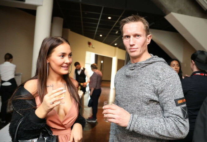 OVERRASKET: I anledning Se og Hørs 40-årsfeiring i 2018 hadde Frank Løke med seg Helene Hima - kjent for sin deltakelse i «Ex on the Beach» - som date. Foto: Christian Roth Christensen / Dagbladet OVERRASKET: I anledning Se og Hørs 40-årsfeiring i 2018 hadde Frank Løke med seg Helene Hima - kjent for sin deltakelse i «Ex on the Beach» - som date. Foto: Christian Roth Christensen / Dagbladet