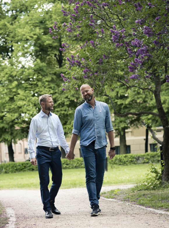 AKSEPT: Bent og Dag Terje ønsker å vise andre homofile som synes det er vanskelig å komme ut at det å være forelsket kun er en fin ting - uavhengig av kjønn. FOTO: Astrid Waller AKSEPT: Bent og Dag Terje ønsker å vise andre homofile som synes det er vanskelig å komme ut at det å være forelsket kun er en fin ting - uavhengig av kjønn. FOTO: Astrid Waller