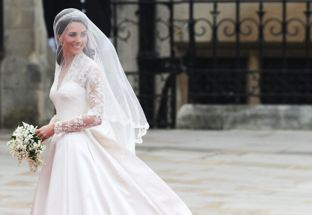 NYTT LIV: Hertuginne Kate, den gang Kate Middleton, på vei inn i kirka for å gifte seg med den britiske prinsen. Etter dette har livet aldri vært det samme. Foto: NTB Scanpix NYTT LIV: Hertuginne Kate, den gang Kate Middleton, på vei inn i kirka for å gifte seg med den britiske prinsen. Etter dette har livet aldri vært det samme. Foto: NTB Scanpix