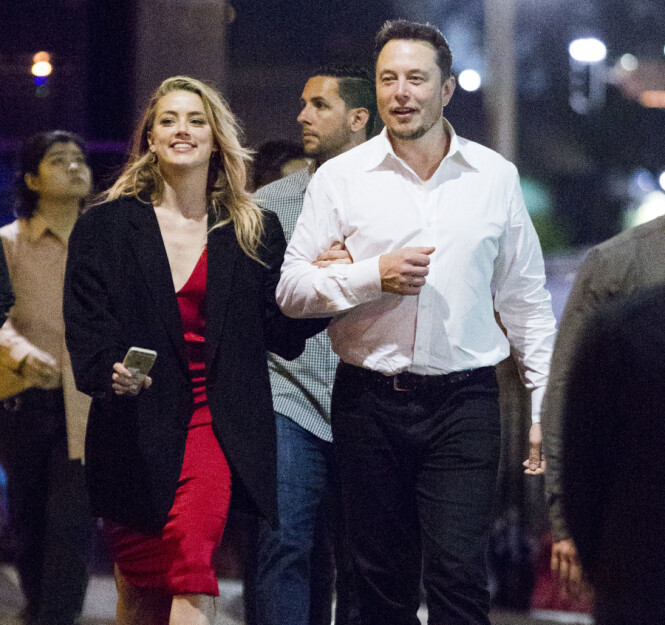 ROMANSE: Her er Amber Heard og Elon Musk avbildet sammen i mai i 2017. Foto: NTB Scanpix ROMANSE: Her er Amber Heard og Elon Musk avbildet sammen i mai i 2017. Foto: NTB Scanpix