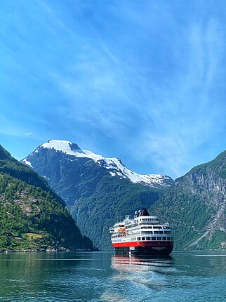 Alene på fjorden: MS Finnmarken er foreløpig alene på Geirangerfjorden. Foto: Daniel Skjeldam/Hurtigruten Alene på fjorden: MS Finnmarken er foreløpig alene på Geirangerfjorden. Foto: Daniel Skjeldam/Hurtigruten