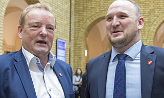 KRITISKE: Frp's energipolitiker Terje Halleland er skuffet over regjeringens forslag. Til høyre Jon Georg Dale. Foto: Terje Pedersen / NTB Scanpix KRITISKE: Frp's energipolitiker Terje Halleland er skuffet over regjeringens forslag. Til høyre Jon Georg Dale. Foto: Terje Pedersen / NTB Scanpix