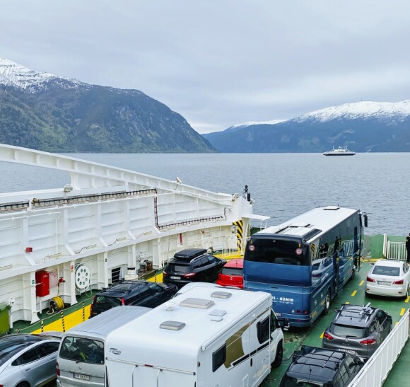 <strong>GODE UTSIKTER:</strong> Vi måtte ta ferje flere ganger underveis. Benytt muligheten til å strekke litt på beina og ta noen fine bilder av de vakre norske fjordene. <strong>GODE UTSIKTER:</strong> Vi måtte ta ferje flere ganger underveis. Benytt muligheten til å strekke litt på beina og ta noen fine bilder av de vakre norske fjordene.