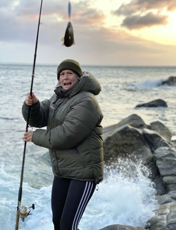 <strong>SHIT FISKE:</strong> Ta med fiskestang. Den kan brukes i havet, i fjordene og ved ferskvann langs veien. Men husk fiskekort om du skal fiske i ferskvann. FOTO: Lasse Engeland <strong>SHIT FISKE:</strong> Ta med fiskestang. Den kan brukes i havet, i fjordene og ved ferskvann langs veien. Men husk fiskekort om du skal fiske i ferskvann. FOTO: Lasse Engeland