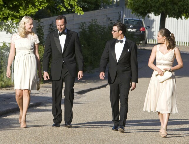 TRONARVINGER: Kronprinsesse Mette-Marit, kronprins Haakon, prins Daniel og kronprinsesse Victoria sammen i 2008 i forbindelse med kronprins Frederik av Danmarks 40-årsdag. Foto: NTB Scanpix TRONARVINGER: Kronprinsesse Mette-Marit, kronprins Haakon, prins Daniel og kronprinsesse Victoria sammen i 2008 i forbindelse med kronprins Frederik av Danmarks 40-årsdag. Foto: NTB Scanpix