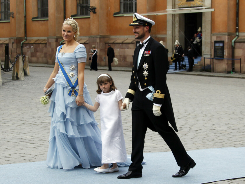 SPESIELT OPPDRAG: Prinsesse Ingrid Alexandra, som er Victorias fadderbarn, var brudepike da det svenske kronprinsesseparet giftet seg for ti år siden. Foto: Lise Åserud / NTB Scanpix SPESIELT OPPDRAG: Prinsesse Ingrid Alexandra, som er Victorias fadderbarn, var brudepike da det svenske kronprinsesseparet giftet seg for ti år siden. Foto: Lise Åserud / NTB Scanpix