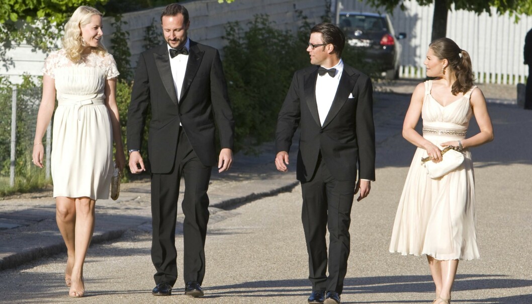TRONARVINGER: Kronprinsesse Mette-Marit, kronprins Haakon, prins Daniel og kronprinsesse Victoria sammen i 2008 i forbindelse med kronprins Frederik av Danmarks 40-årsdag. Foto: NTB Scanpix TRONARVINGER: Kronprinsesse Mette-Marit, kronprins Haakon, prins Daniel og kronprinsesse Victoria sammen i 2008 i forbindelse med kronprins Frederik av Danmarks 40-årsdag. Foto: NTB Scanpix
