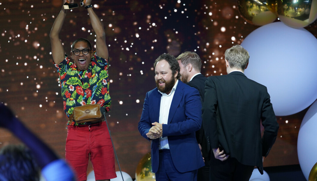 FORNØYD: «Verdens vakreste leker» vant for beste nyhets-, sports- eller aktualitetsprogram. Foto: NTB Scanpix FORNØYD: «Verdens vakreste leker» vant for beste nyhets-, sports- eller aktualitetsprogram. Foto: NTB Scanpix