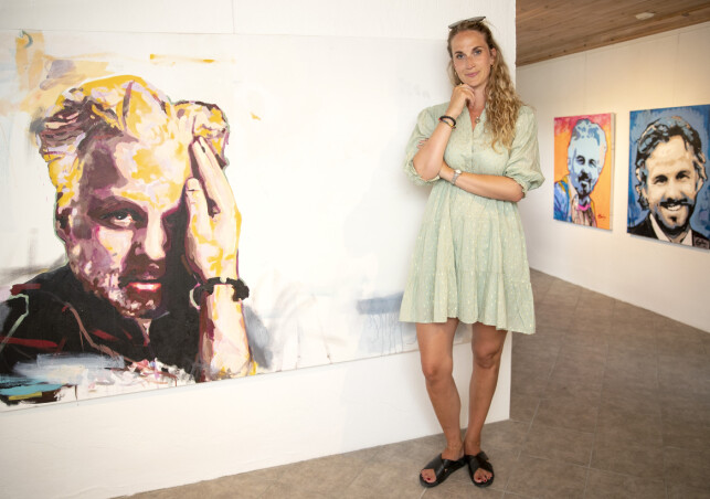 BIDRAR TIL ENDRING: Ebba Rysst Heilmann var sammen med Ari Behn i de tre siste åra av livet hans. Nå vil hun bidra til mer åpenhet rundt mental helse, for å forebygge selvmord. Her poserer hun ved en rekke portretter som kunstneren Espen Eiborg har malt. Foto: Andreas Fadum / Se og Hør BIDRAR TIL ENDRING: Ebba Rysst Heilmann var sammen med Ari Behn i de tre siste åra av livet hans. Nå vil hun bidra til mer åpenhet rundt mental helse, for å forebygge selvmord. Her poserer hun ved en rekke portretter som kunstneren Espen Eiborg har malt. Foto: Andreas Fadum / Se og Hør