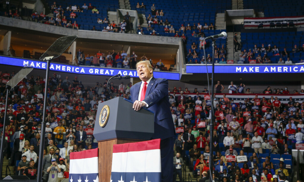 IKKE FULLT: USAs president, Donald Trump, snakket til en arena som var langt fra full i Tulsa. Foto: Ian Maule/Tulsa World/Tulsa World via AP IKKE FULLT: USAs president, Donald Trump, snakket til en arena som var langt fra full i Tulsa. Foto: Ian Maule/Tulsa World/Tulsa World via AP