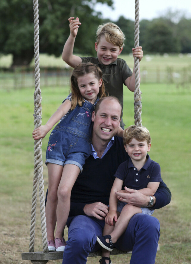 IDYLL: De nye bildene viser en privat side av familien, som man ikke alltid får sett i offisielle sammenhenger. Foto: Hertuginne Kate / Kensington Palace, NTB scanpix IDYLL: De nye bildene viser en privat side av familien, som man ikke alltid får sett i offisielle sammenhenger. Foto: Hertuginne Kate / Kensington Palace, NTB scanpix