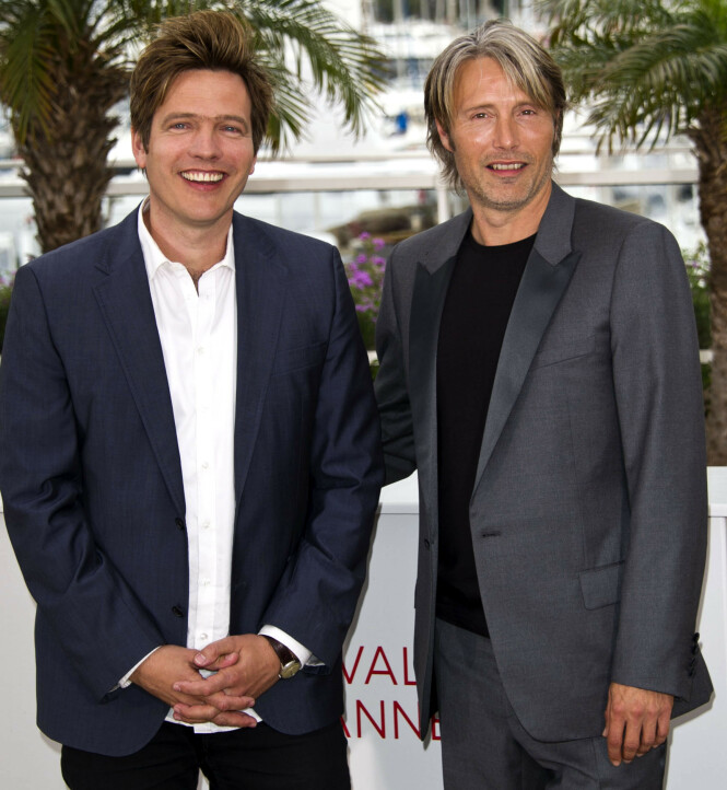 ENDRET MANUS: Vinterbergs datter skulle egentlig ha spilt Mads Mikkelsens barn i filmen. Nå er manuset skrevet om. Her er Vinterberg og Mikkelsen fotografert i 2012. Foto: NTB scanpix ENDRET MANUS: Vinterbergs datter skulle egentlig ha spilt Mads Mikkelsens barn i filmen. Nå er manuset skrevet om. Her er Vinterberg og Mikkelsen fotografert i 2012. Foto: NTB scanpix
