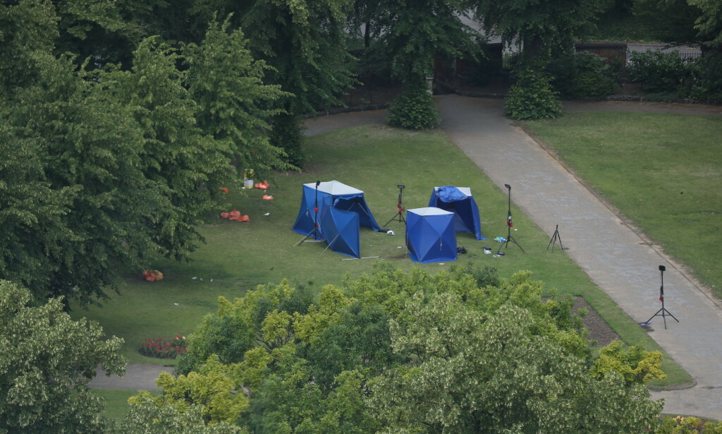 SKJEDDE HER: Britisk politi jobbet søndag i parken Forbury Gardens i byen Reading der tre personer døde etter å ha blitt angrepet med kniv. Foto: Jonathan Brady / Pa Photos / NTB scanpix SKJEDDE HER: Britisk politi jobbet søndag i parken Forbury Gardens i byen Reading der tre personer døde etter å ha blitt angrepet med kniv. Foto: Jonathan Brady / Pa Photos / NTB scanpix