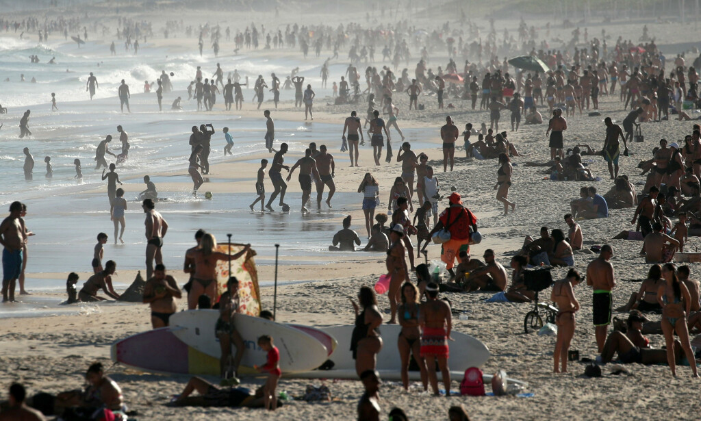 FLUST AV FOLK: Folk koste seg på Ipanema-stranden i Rio de Janeiro i Brasil søndag. Over en million mennesker er nå bekreftet smittet av coronaviruset, i det hardt rammede landet. Foto: Ricardo Moraes / REUTERS / NTB scanpix FLUST AV FOLK: Folk koste seg på Ipanema-stranden i Rio de Janeiro i Brasil søndag. Over en million mennesker er nå bekreftet smittet av coronaviruset, i det hardt rammede landet. Foto: Ricardo Moraes / REUTERS / NTB scanpix