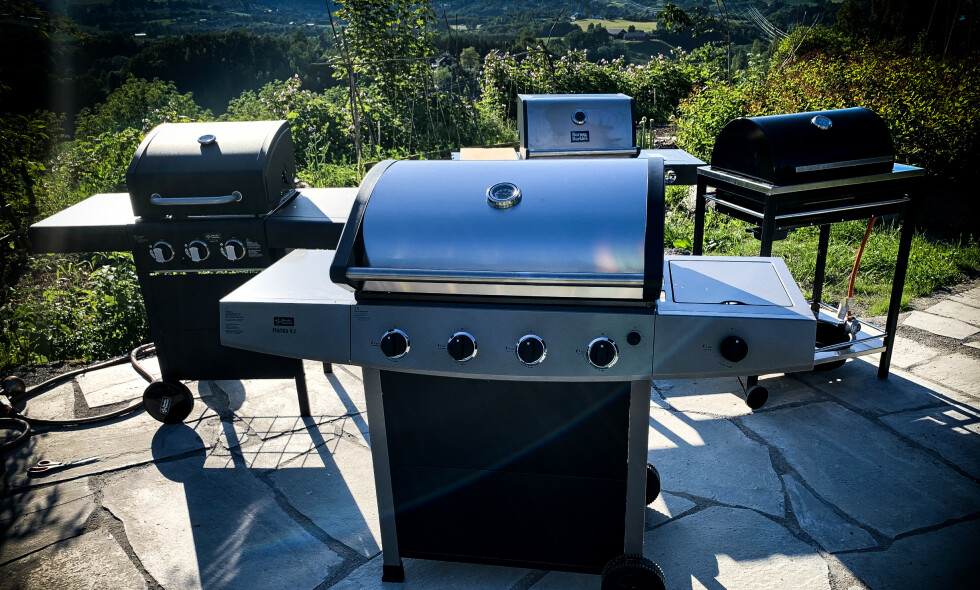 TEST AV GASSGRILLER: I Dagbladets test av gassgriller ble det raskt tydelig hvem som var sjefen. Og like tydelig hvilken man bør styre unna. Foto: Elisabeth Dalseg TEST AV GASSGRILLER: I Dagbladets test av gassgriller ble det raskt tydelig hvem som var sjefen. Og like tydelig hvilken man bør styre unna. Foto: Elisabeth Dalseg