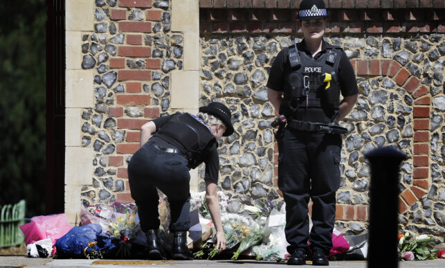 KNUST: Reading er i sorg etter terrorangrepet som fant sted lørdag kveld. Utenfor parken blir det lagt ned blomster for å minnes de avdøde. Foto: Kirsty Wigglesworth / AP Photo / NTB Scanpix KNUST: Reading er i sorg etter terrorangrepet som fant sted lørdag kveld. Utenfor parken blir det lagt ned blomster for å minnes de avdøde. Foto: Kirsty Wigglesworth / AP Photo / NTB Scanpix