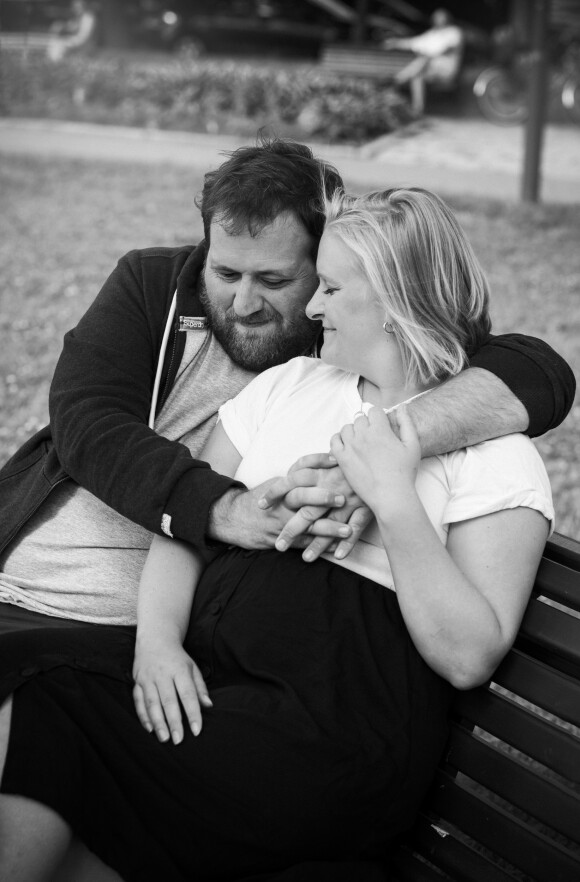 BEGYNTE MED VENNSKAP: - Hele vår relasjon bærer preg av en litt diffus start. Det begynte med at vi var kompiser, sier Tuva til KK. FOTO: Astrid Waller BEGYNTE MED VENNSKAP: - Hele vår relasjon bærer preg av en litt diffus start. Det begynte med at vi var kompiser, sier Tuva til KK. FOTO: Astrid Waller