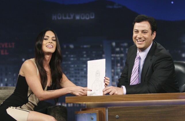 INTERVJU: Det var i et intervju med Jimmy Kimmel at Fox uttalte seg om sin opplevelse med filmregissør Michael Bay. Her er Fox og Kimmel avbildet ved en annen anledning i 2003. Foto: NTB Scanpix INTERVJU: Det var i et intervju med Jimmy Kimmel at Fox uttalte seg om sin opplevelse med filmregissør Michael Bay. Her er Fox og Kimmel avbildet ved en annen anledning i 2003. Foto: NTB Scanpix