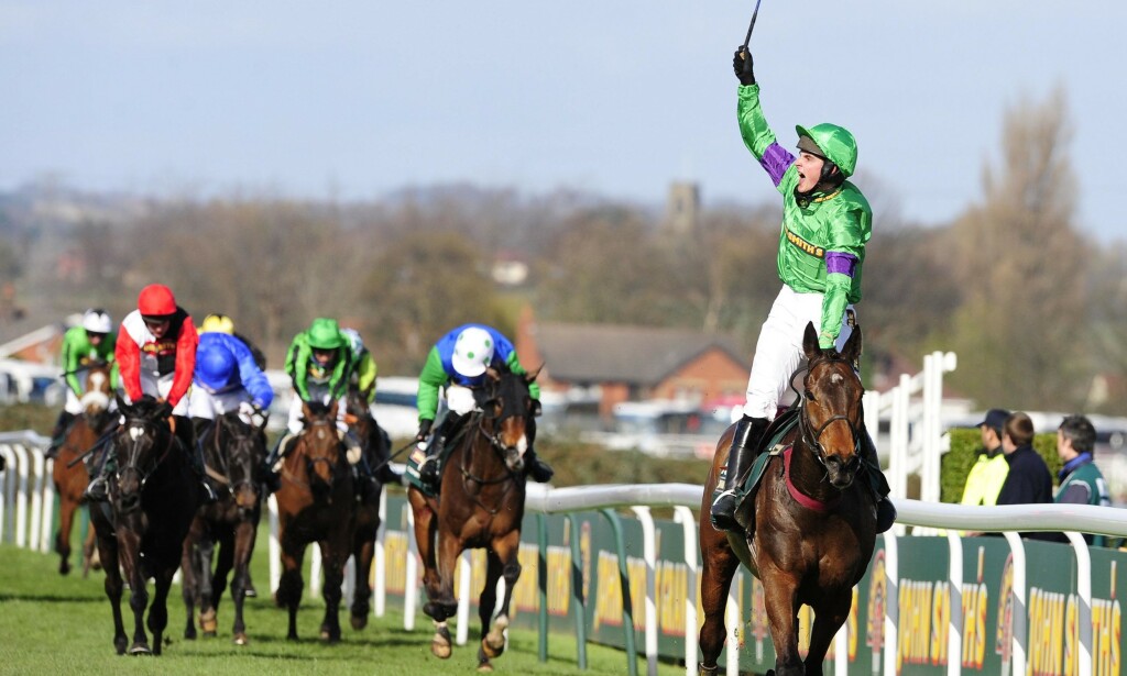 BRAGDEN: Fra Grand National i 2009, da Treadwell seiret sensasjonelt med hesten "Mon Mome". Foto: NTB scanpix BRAGDEN: Fra Grand National i 2009, da Treadwell seiret sensasjonelt med hesten "Mon Mome". Foto: NTB scanpix