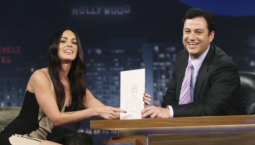 INTERVJU: Det var i et intervju med Jimmy Kimmel at Fox uttalte seg om sin opplevelse med filmregissør Michael Bay. Her er Fox og Kimmel avbildet ved en annen anledning i 2003. Foto: ABC TV/ NTB Scanpix INTERVJU: Det var i et intervju med Jimmy Kimmel at Fox uttalte seg om sin opplevelse med filmregissør Michael Bay. Her er Fox og Kimmel avbildet ved en annen anledning i 2003. Foto: ABC TV/ NTB Scanpix